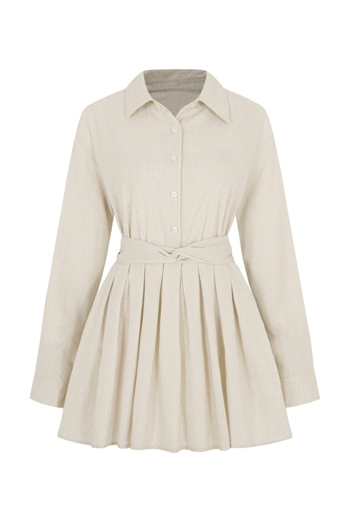 The.lookbook.select的Moiselle襯衫連衣裙採用米色色調、長袖、有領領口、前方鈕扣、百褶裙身，腰部配搭布料腰帶。.