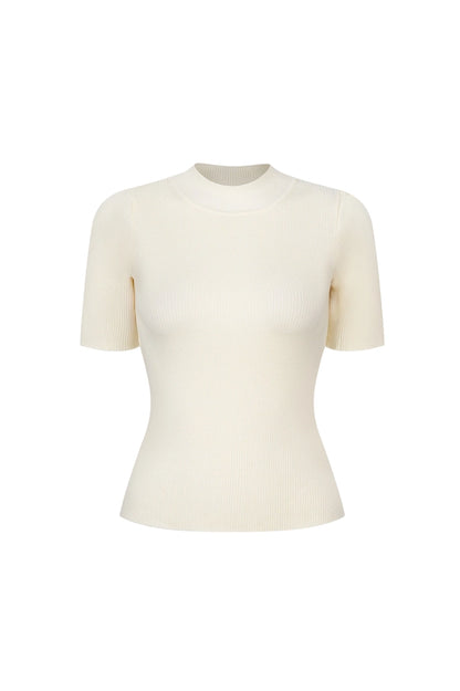 The.lookbook.select的Kitten針織上衣為合身短袖，乳白色羅紋針織，圆領設計，以純白色為背景。.