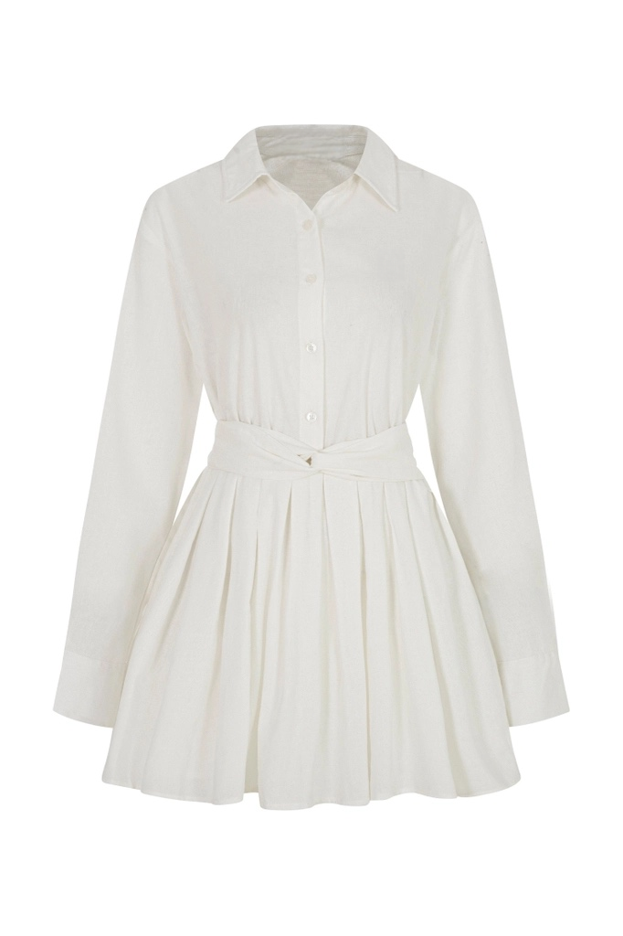 The.lookbook.select的Moiselle襯衫連衣裙採用白色長袖設計，有領口、鈕扣前襟、腰部束帶和百褶裙身。.